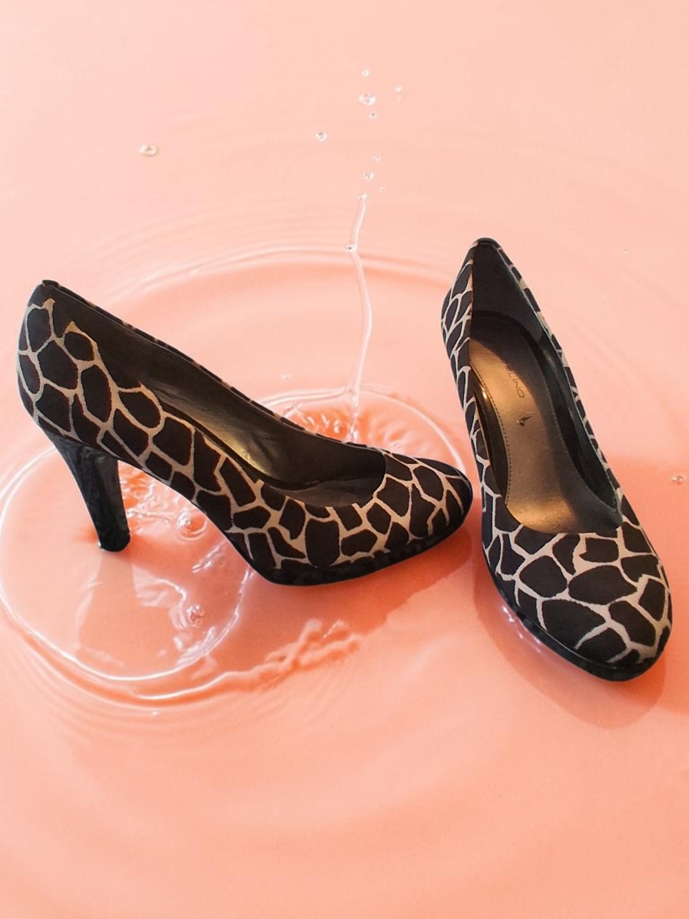 Bandolino Black and Cream Giraffe-Pattern Pumps Womens Shoes Size 7.5 Autumn